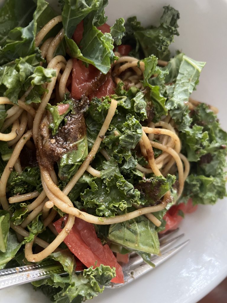 spaghetti with tomatoes, kale, and spices